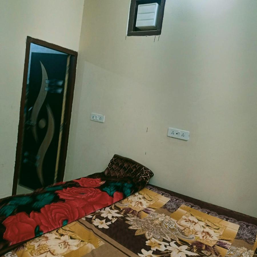 Radha Bhavan Vrindāvan Dış mekan fotoğraf