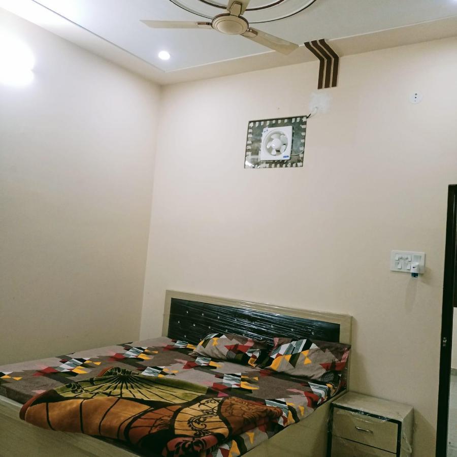 Radha Bhavan Vrindāvan Dış mekan fotoğraf